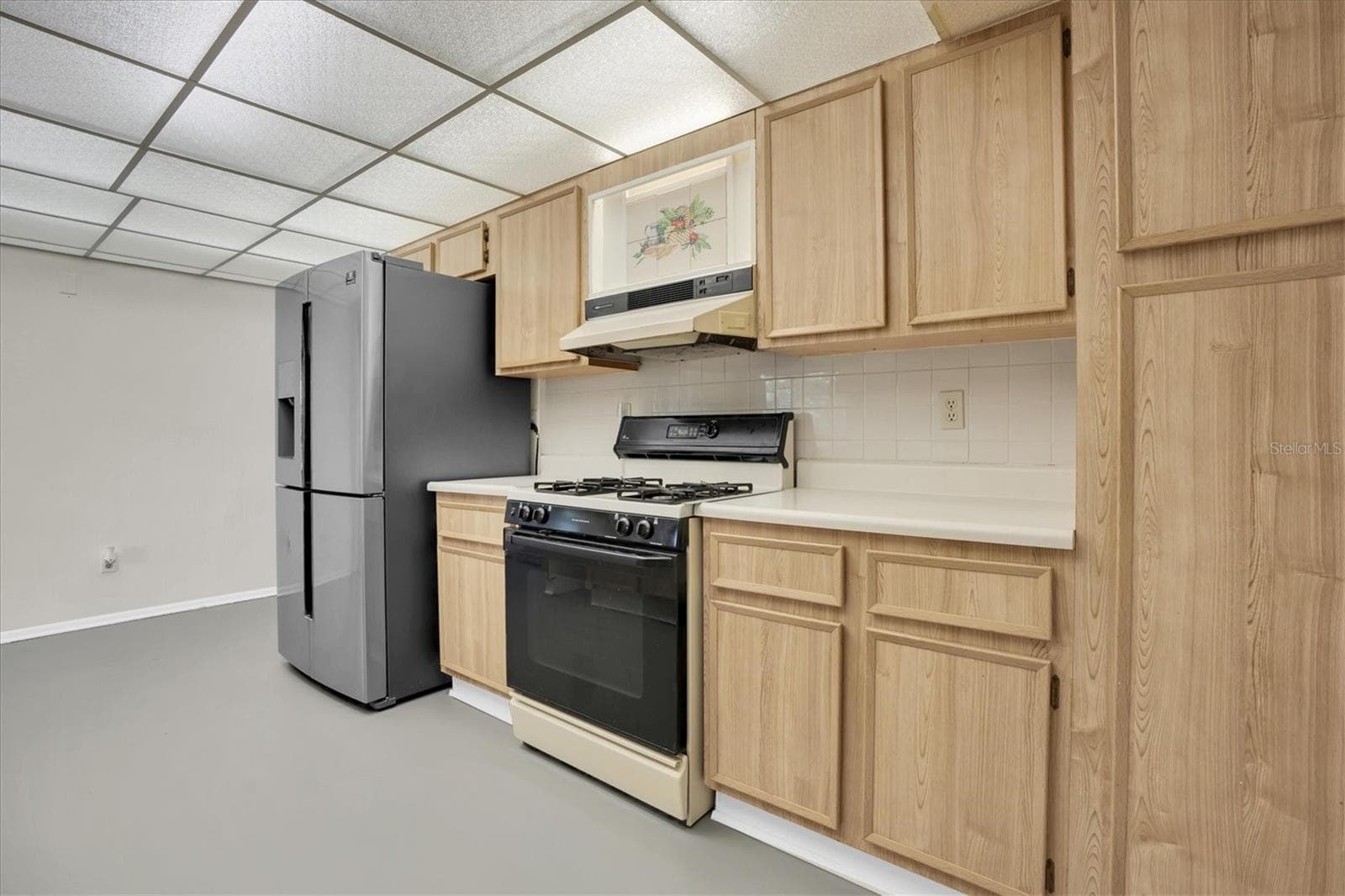 Kitchen - 8198 TERRACE GARDEN DR #511, ST PETERSBURG