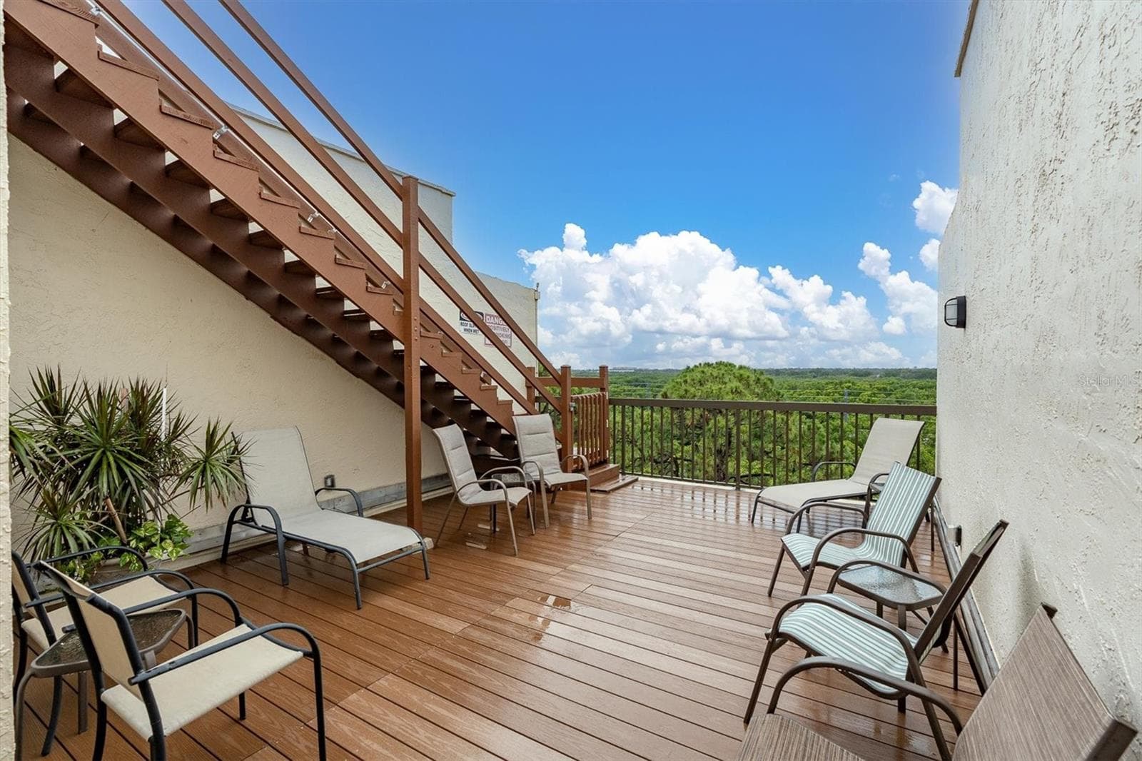 Fifth floor resident sun deck - 8198 TERRACE GARDEN DR #511, ST PETERSBURG