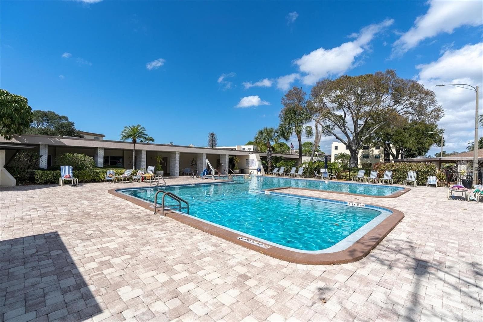Community pool - 8198 TERRACE GARDEN DR #511, ST PETERSBURG