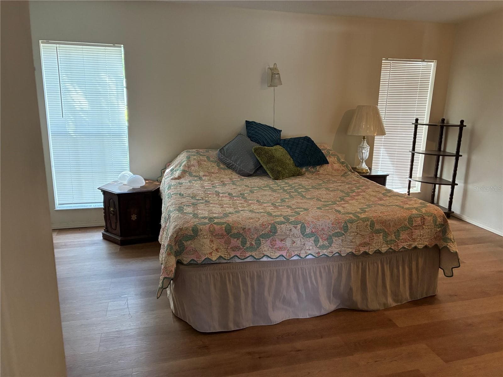 Manufactured Home at 457 NW 5TH RD, LAKE PANASOFFKEE, photo 7 of 17