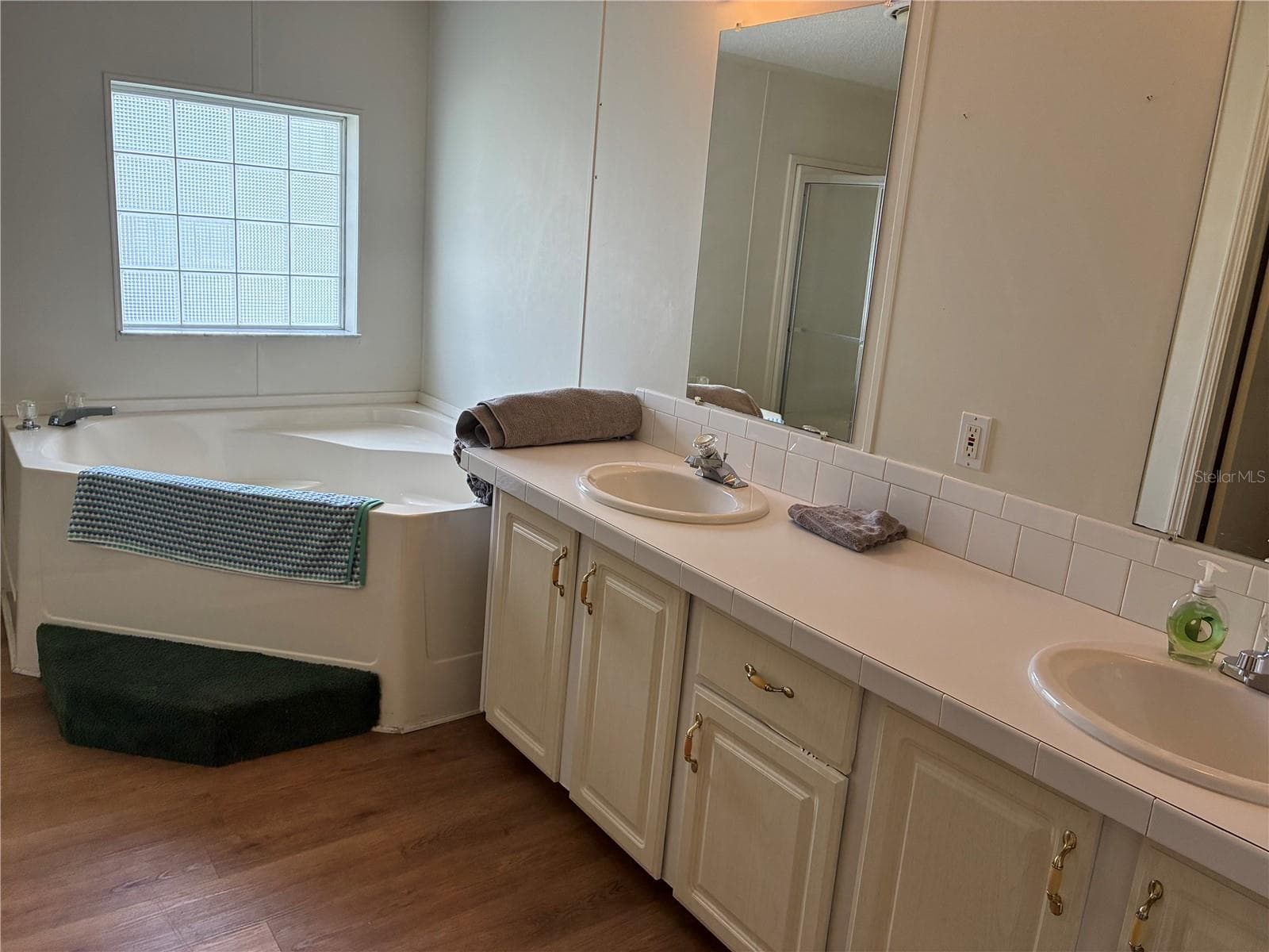 Manufactured Home at 457 NW 5TH RD, LAKE PANASOFFKEE, photo 8 of 17