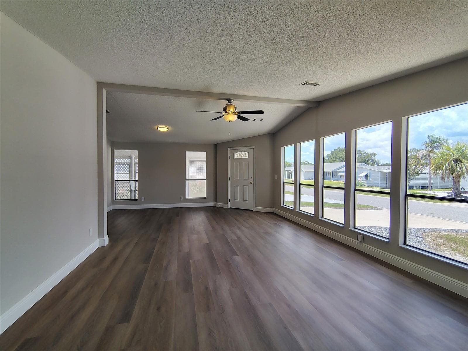 Virtually Staged - 702 TURNBERRY LN, LADY LAKE
