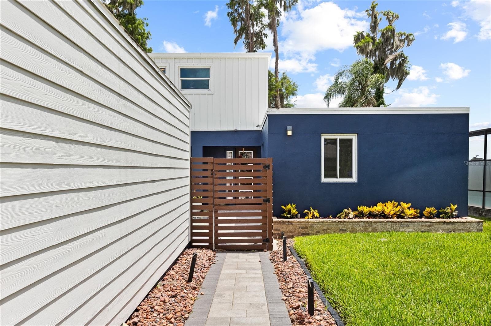 Single Family Residence at 18200 CYPRESS COVE LN, LUTZ, photo 9 of 74
