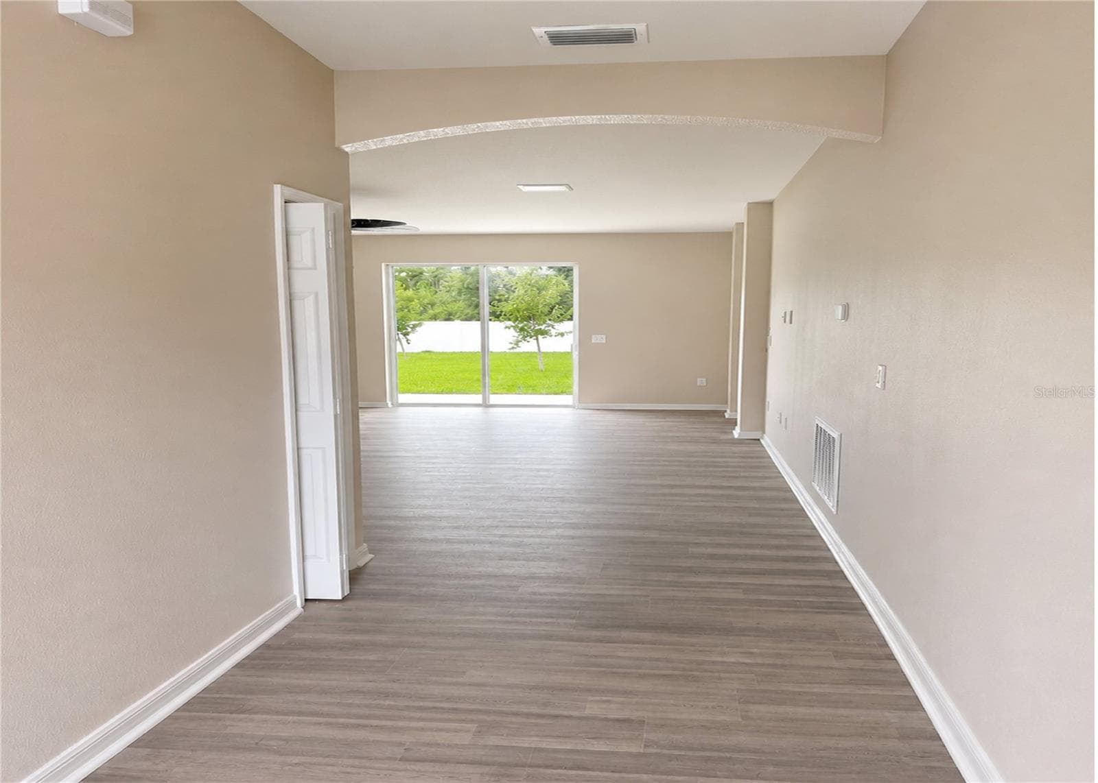 Single Family Residence at 411 SHANNON ESTATES CT, PLANT CITY, photo 4 of 17