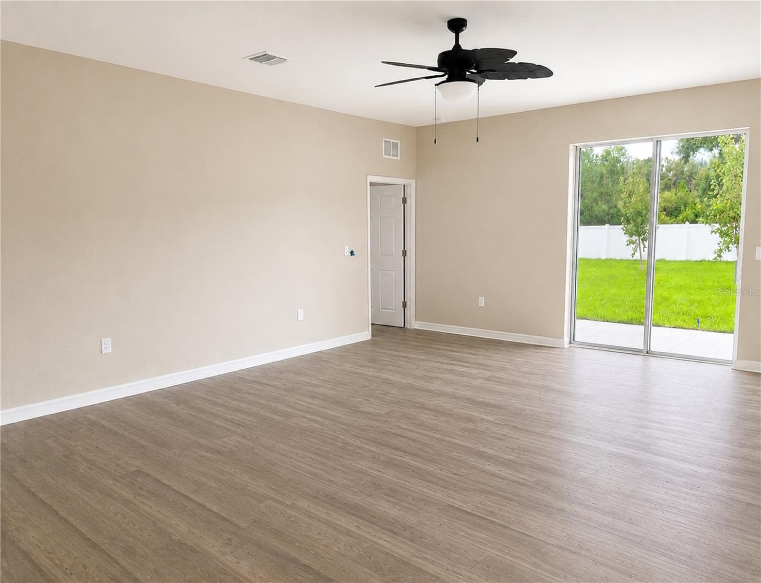 Single Family Residence at 411 SHANNON ESTATES CT, PLANT CITY, photo 7 of 17