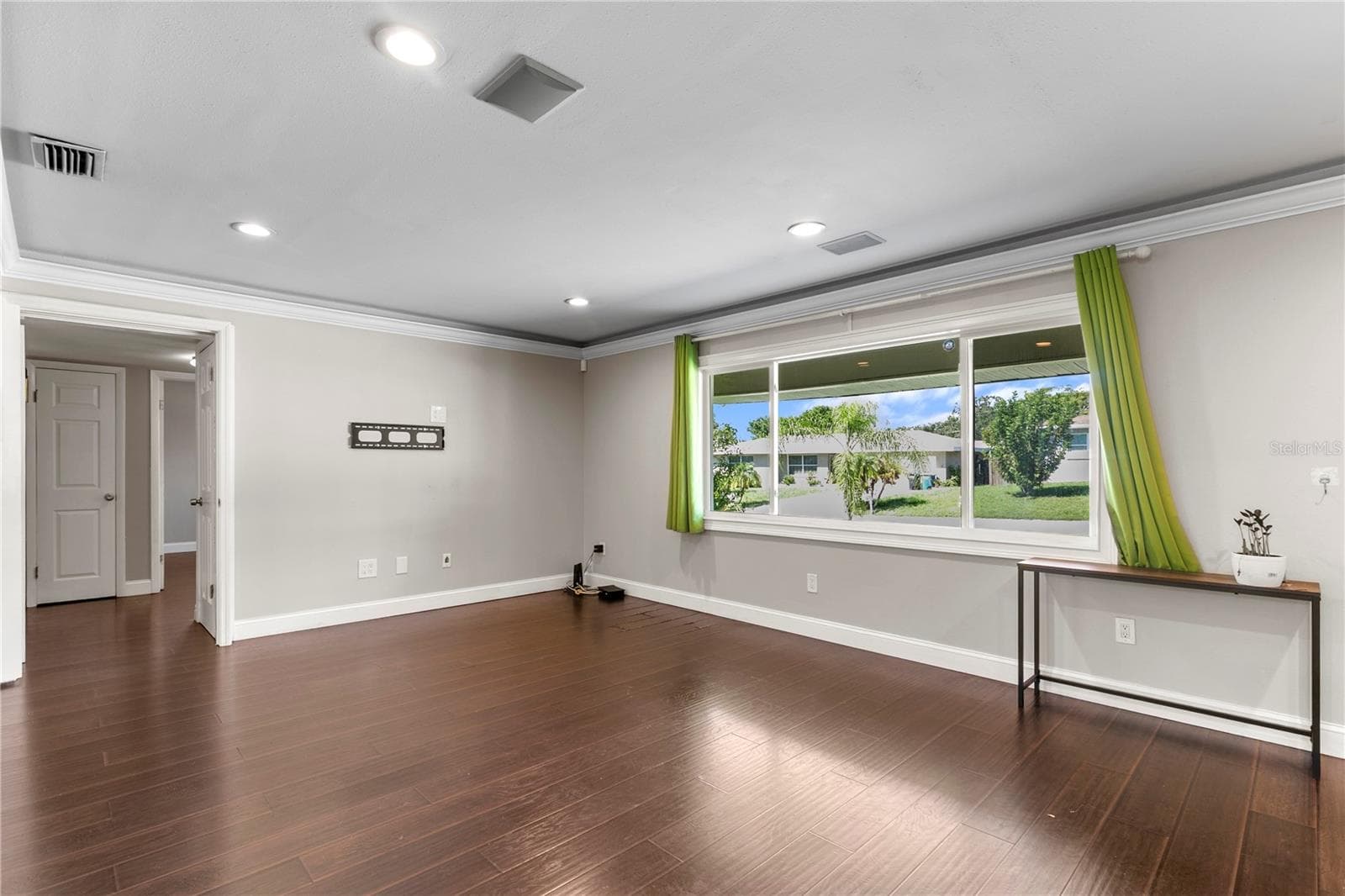Single Family Residence at 1009 WOODLEY RD, CLEARWATER, photo 4 of 27