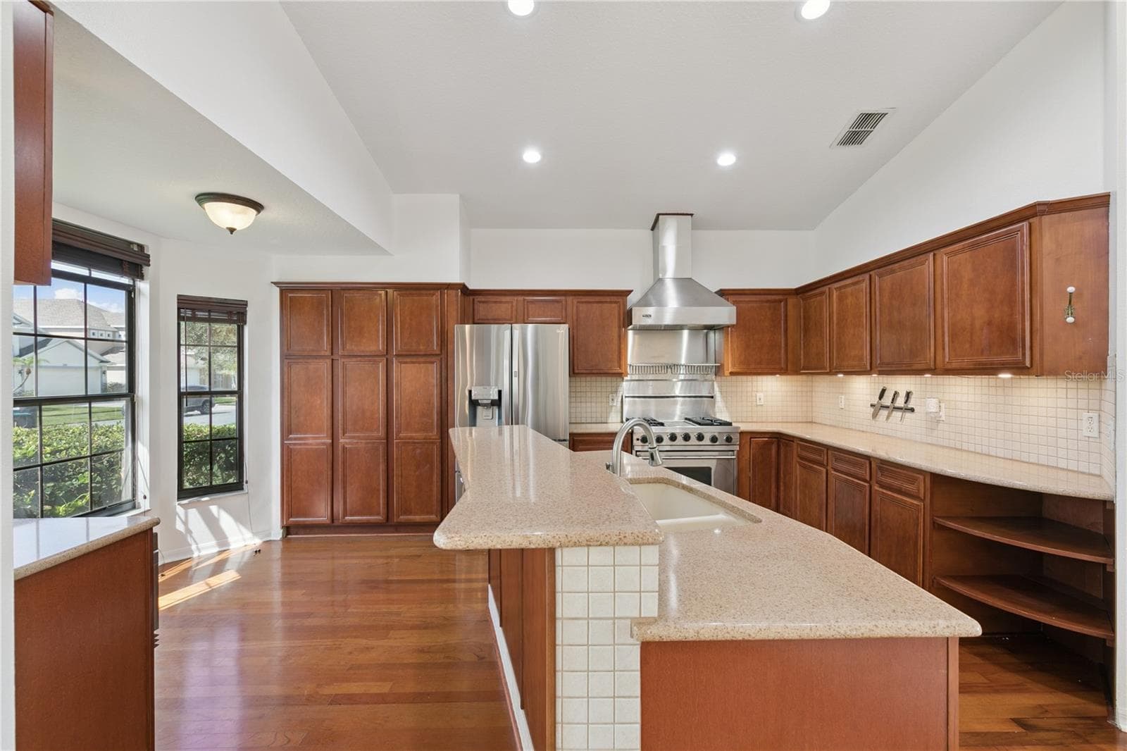 Single Family Residence at 509 HARDWOOD CIR, ORLANDO, photo 7 of 69
