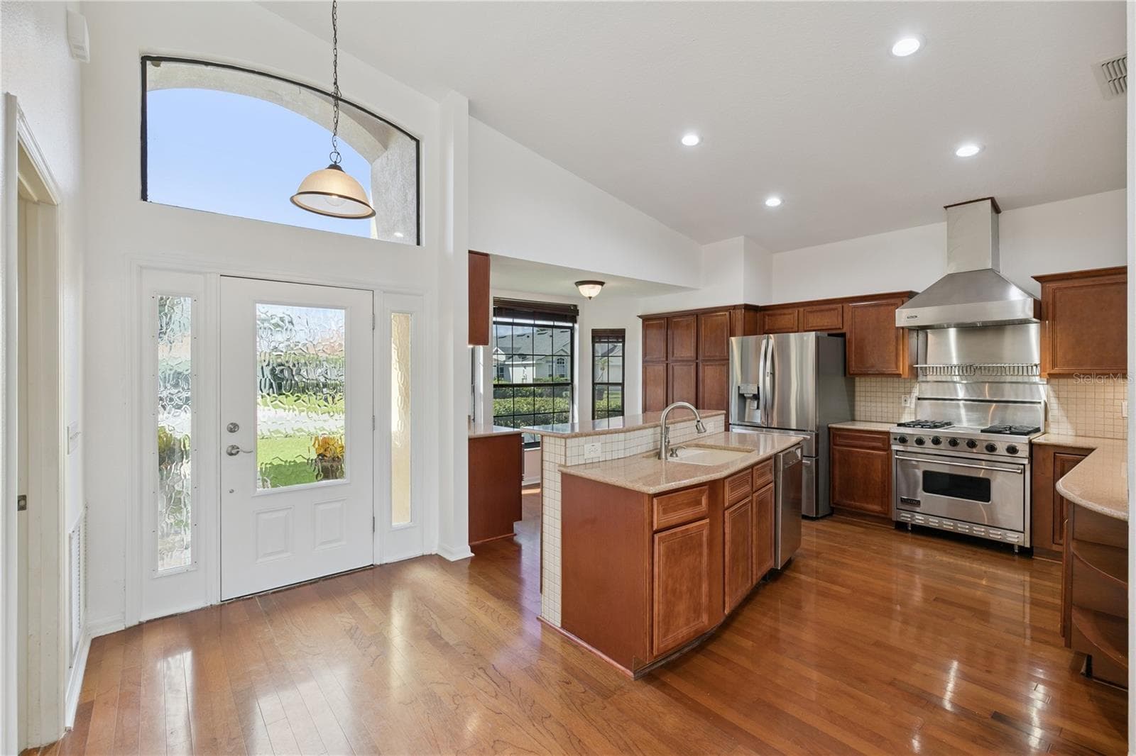 Single Family Residence at 509 HARDWOOD CIR, ORLANDO, photo 8 of 69