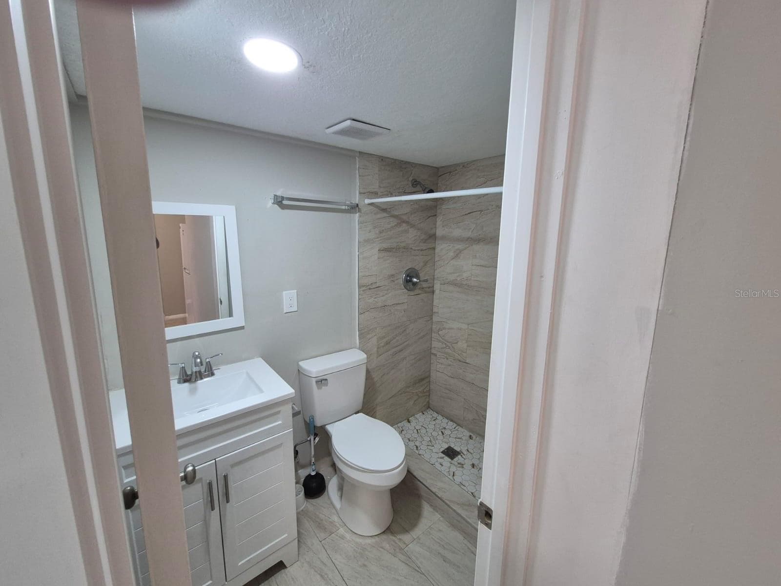 Single Family Residence at 918 VALMAR ST, BRANDON, photo 7 of 15