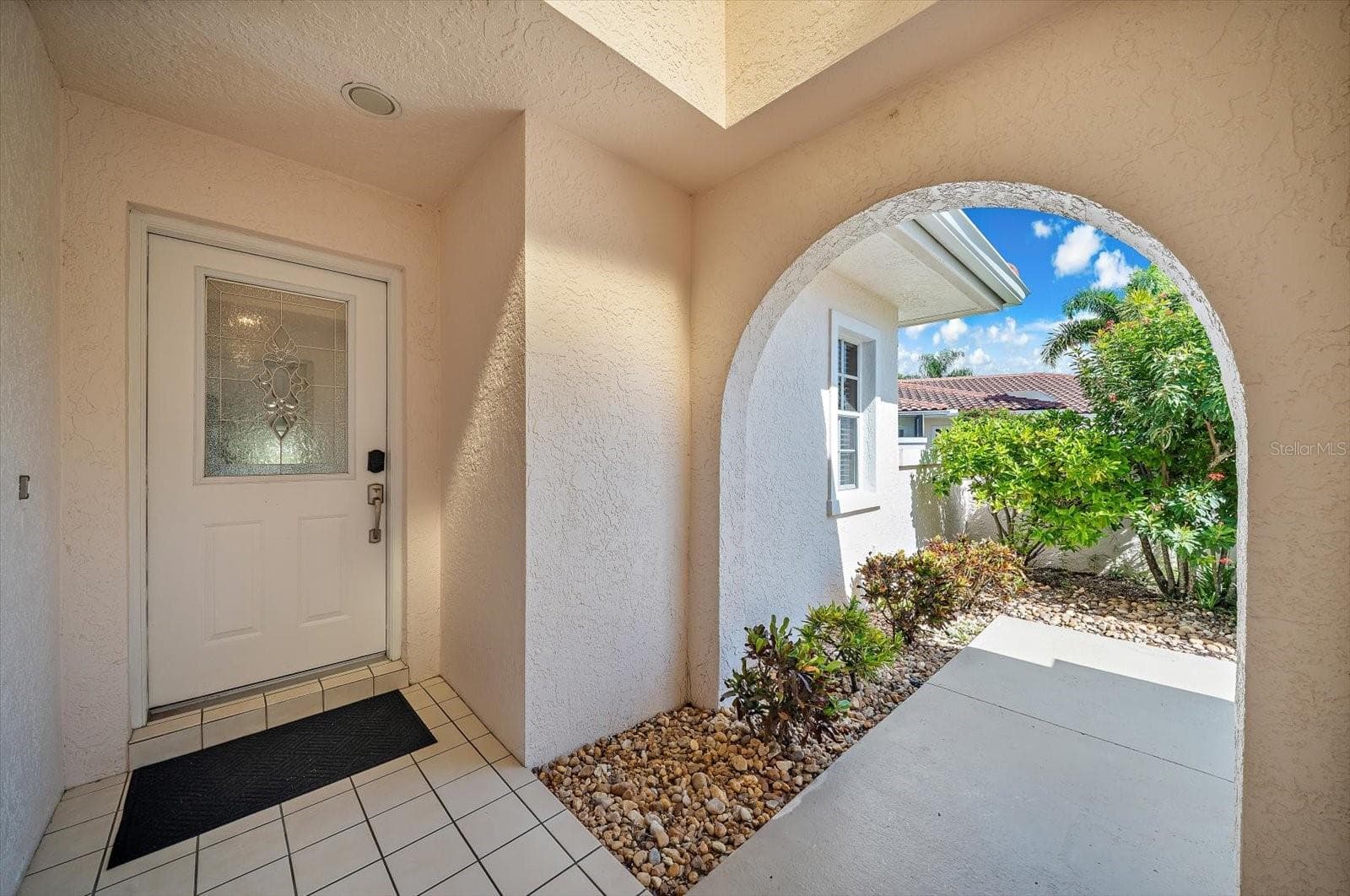 Villa at 7306 GOLF POINTE CIR, SARASOTA, photo 4 of 76