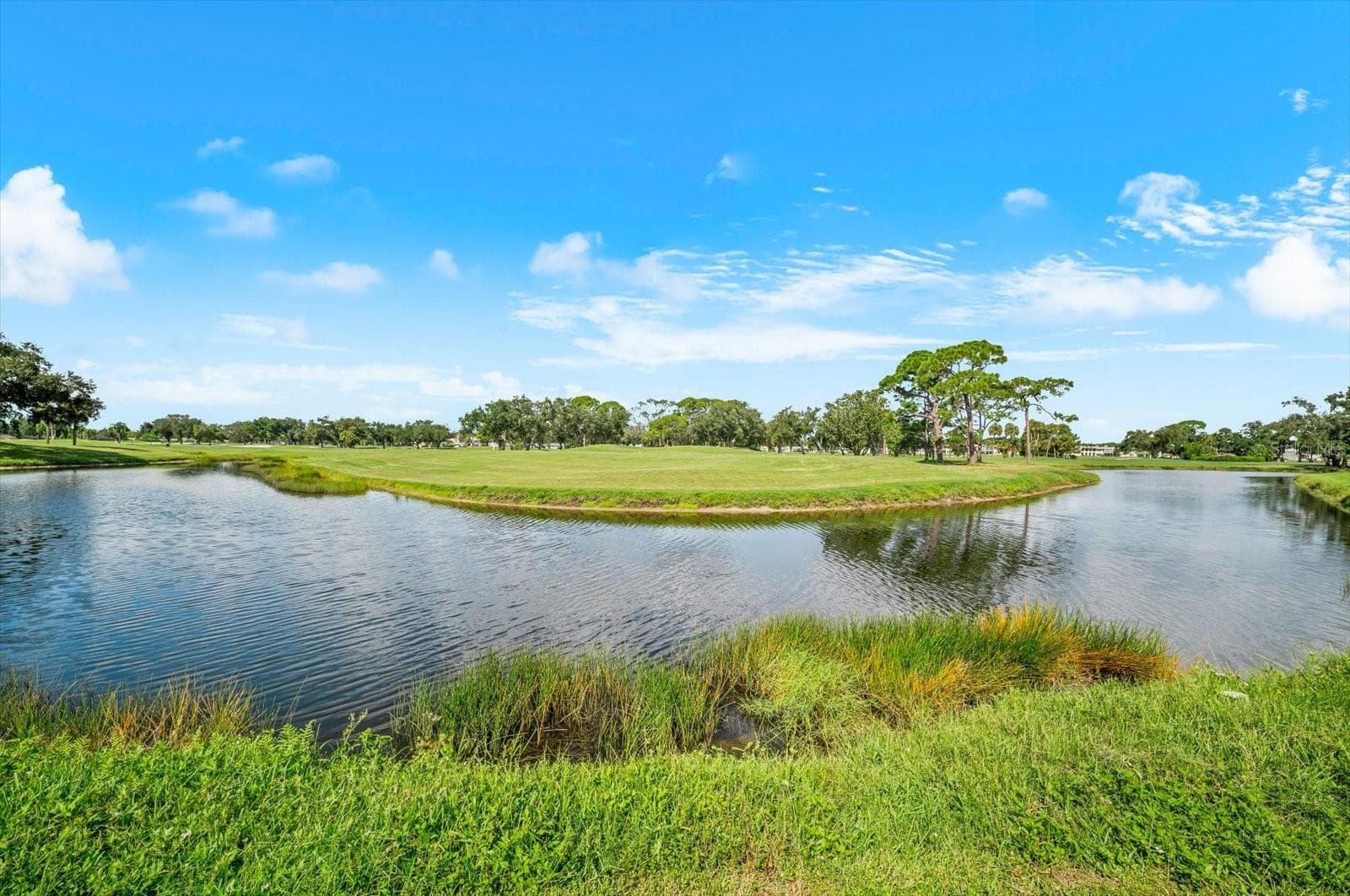 Villa at 7306 GOLF POINTE CIR, SARASOTA, photo 52 of 76