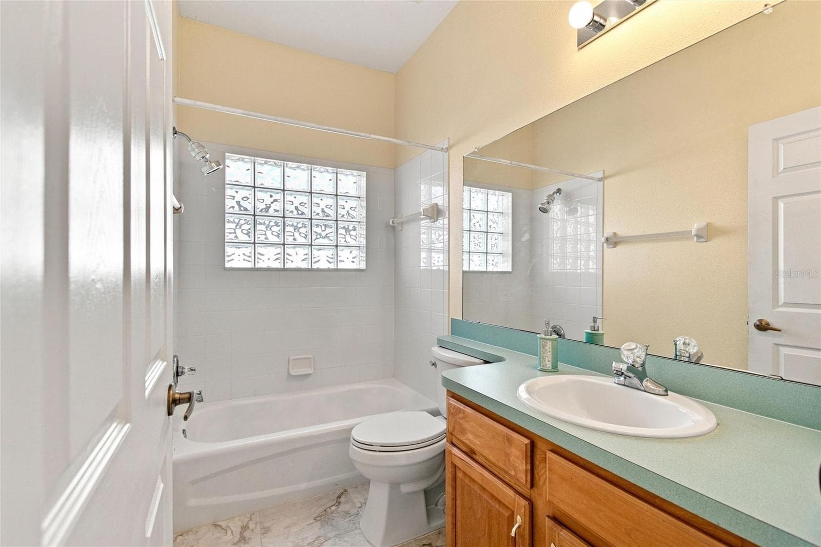 Guest bathroom - 140 MOSS LN, DAVENPORT