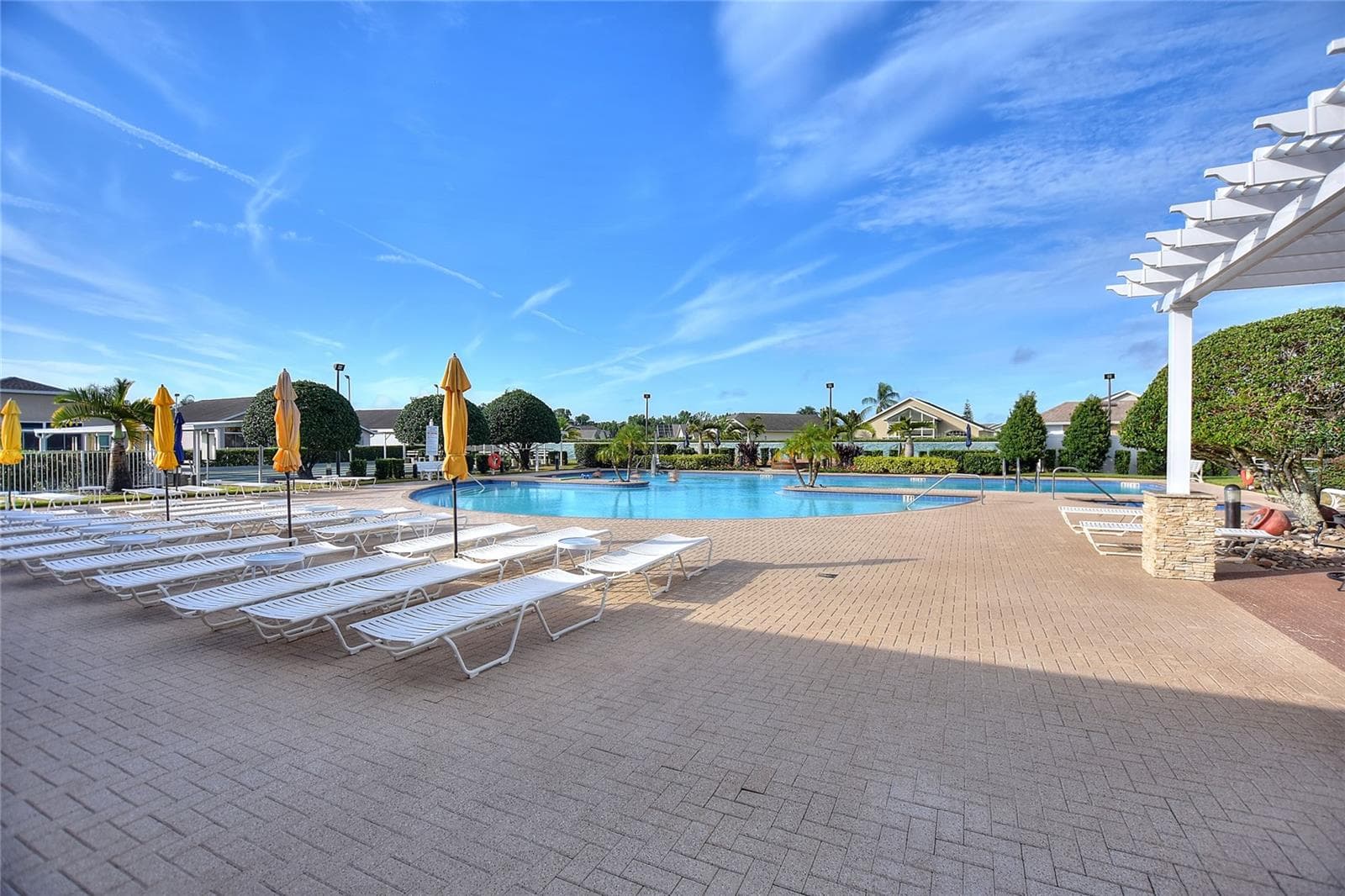 Large pool deck - 140 MOSS LN, DAVENPORT