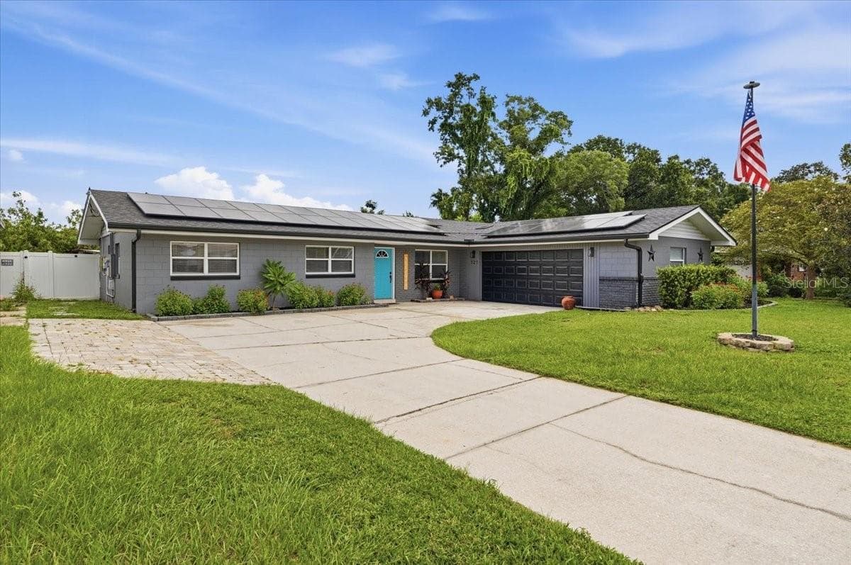 Single Family Residence at 121 LOWELL RD, WINTER HAVEN, photo 2 of 58