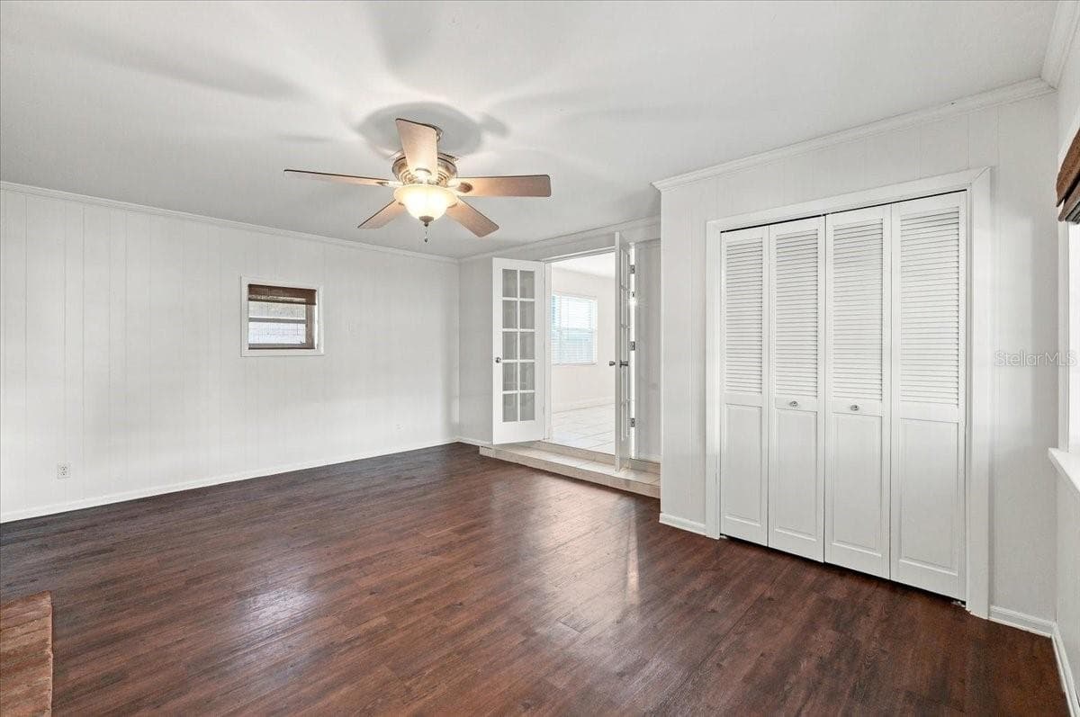 Family room with double door entry to dining room - 121 LOWELL RD, WINTER HAVEN