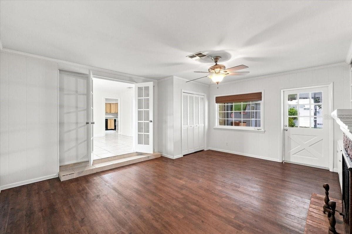 Family room with double door entry to dining room and door to back screened lanai - 121 LOWELL RD, WINTER HAVEN