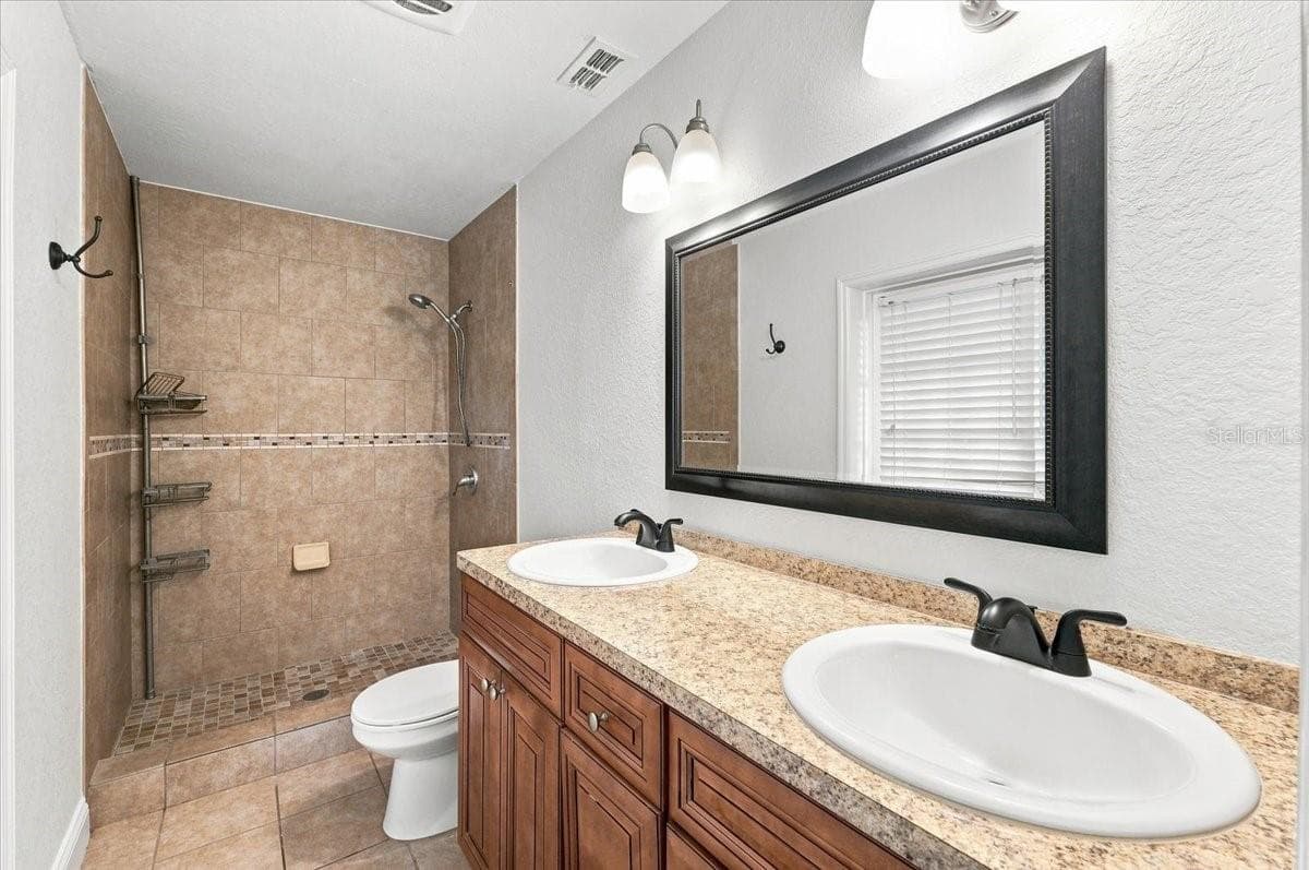 Primary bathroom - 121 LOWELL RD, WINTER HAVEN