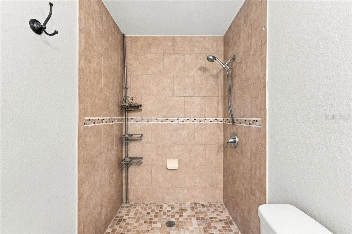 Primary bathroom - 121 LOWELL RD, WINTER HAVEN
