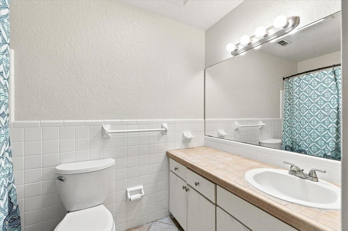 Guest bathroom - 121 LOWELL RD, WINTER HAVEN