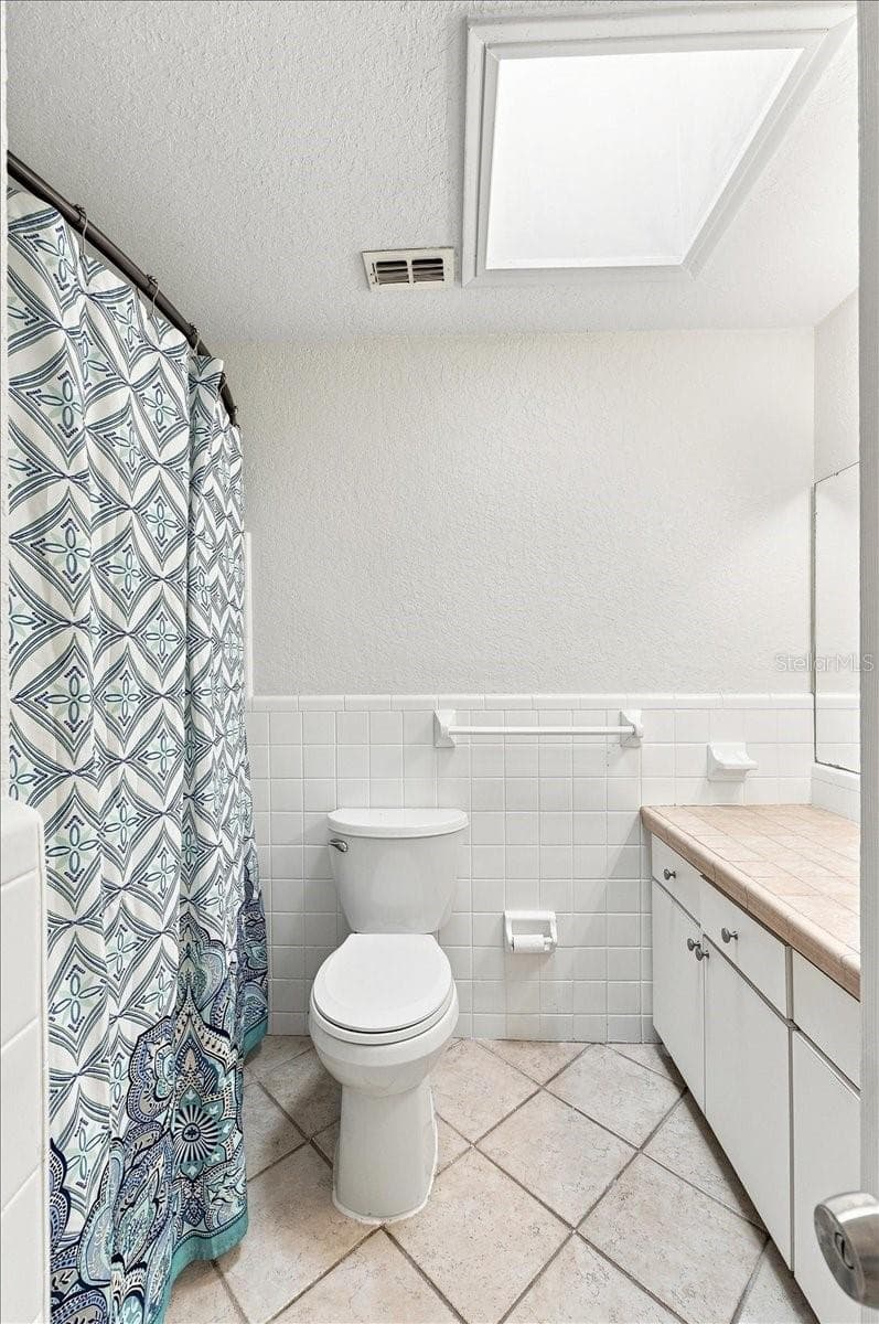 Guest bathroom - 121 LOWELL RD, WINTER HAVEN