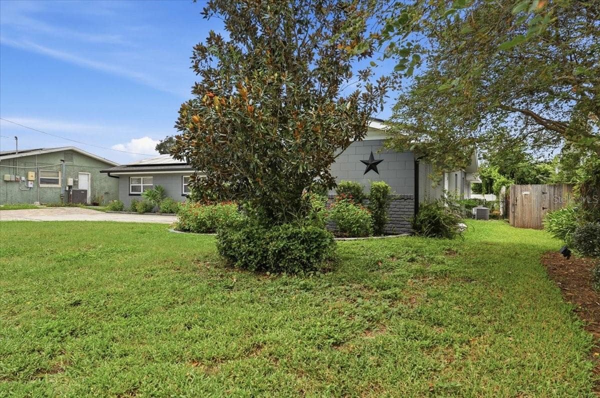 Front yard - 121 LOWELL RD, WINTER HAVEN
