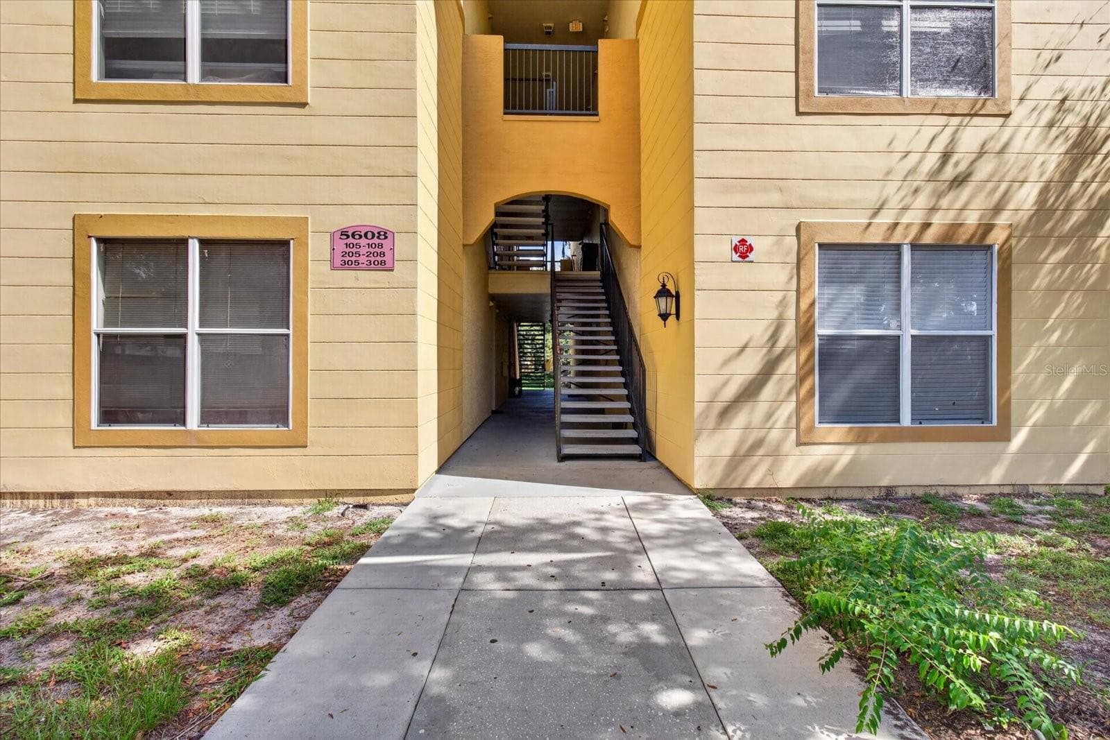 Condominium at 5608 PINNACLE HEIGHTS CIR #305, TAMPA, photo 2 of 34
