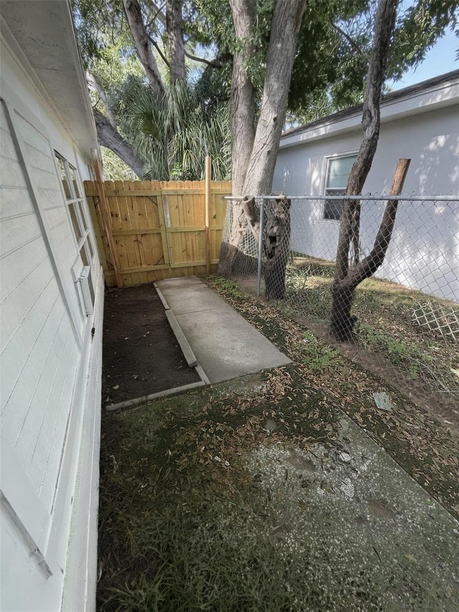 Duplex at 935 17TH AVE S, ST PETERSBURG, photo 25 of 27
