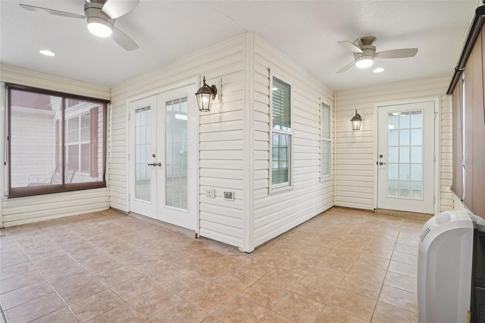 L-Shape Enclosed Lanai - 1722 BUGLE TER, THE VILLAGES