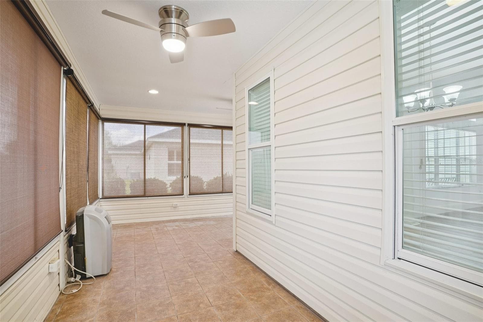L-Shape Enclosed Lanai - 1722 BUGLE TER, THE VILLAGES
