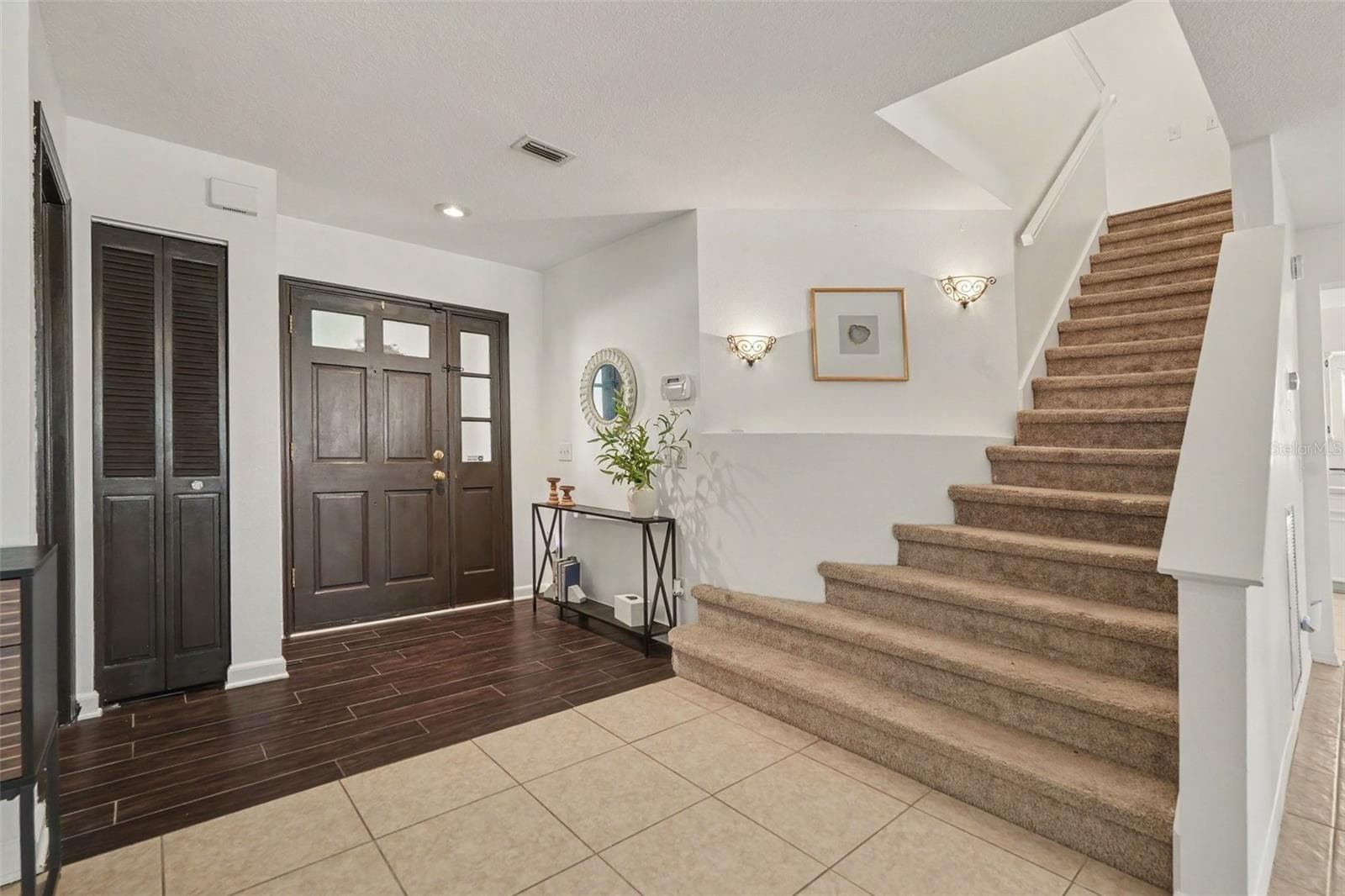 Single Family Residence at 9758 FOX HOLLOW RD, TAMPA, photo 7 of 61