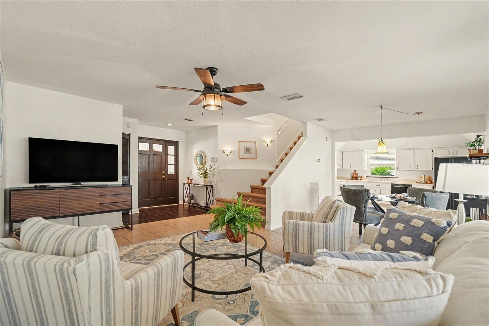 Single Family Residence at 9758 FOX HOLLOW RD, TAMPA, photo 8 of 61