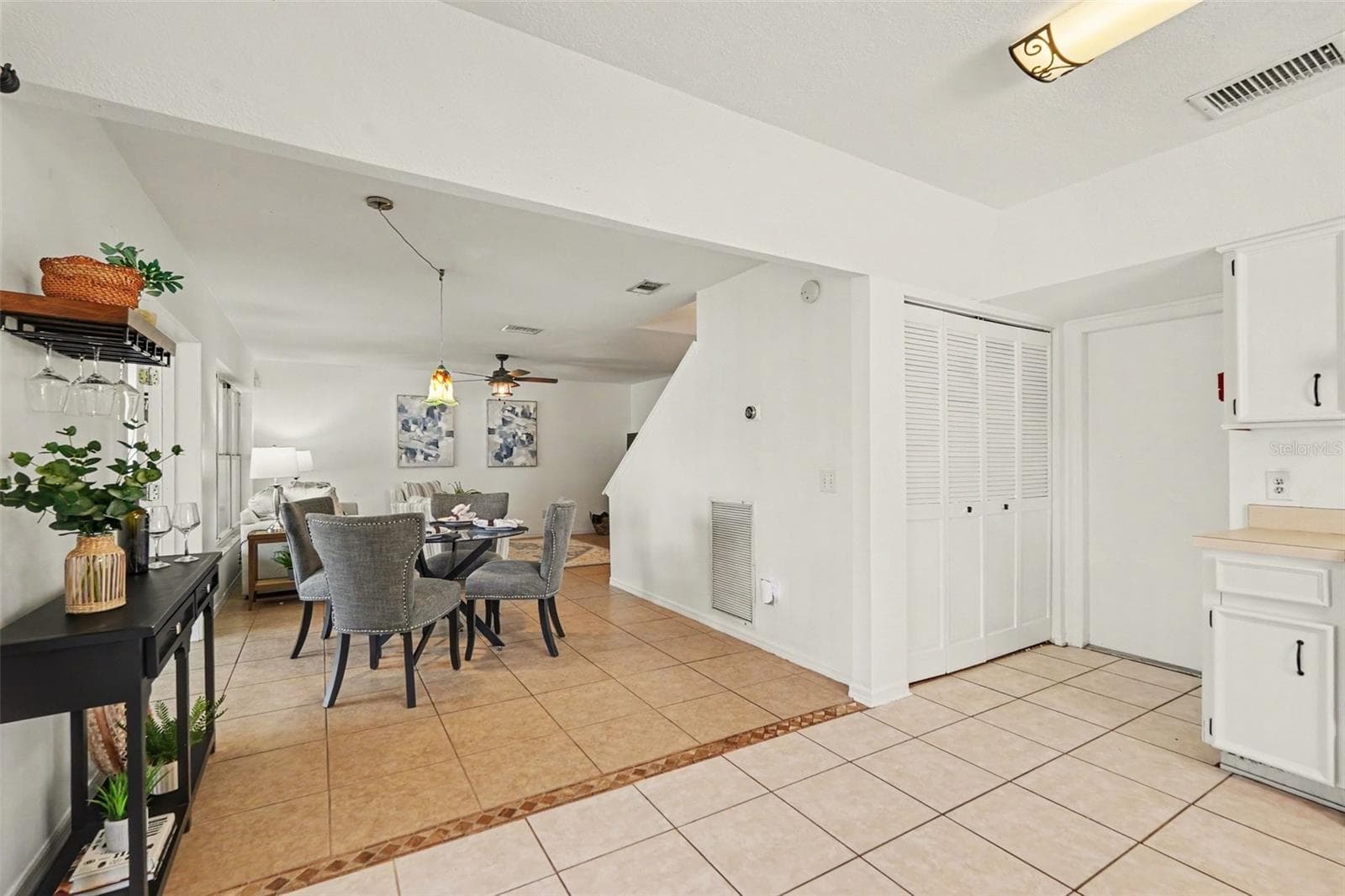 Single Family Residence at 9758 FOX HOLLOW RD, TAMPA, photo 9 of 61