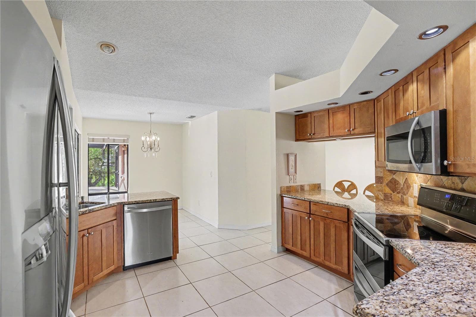 Kitchen - 1703 PADDOCK DR, PLANT CITY