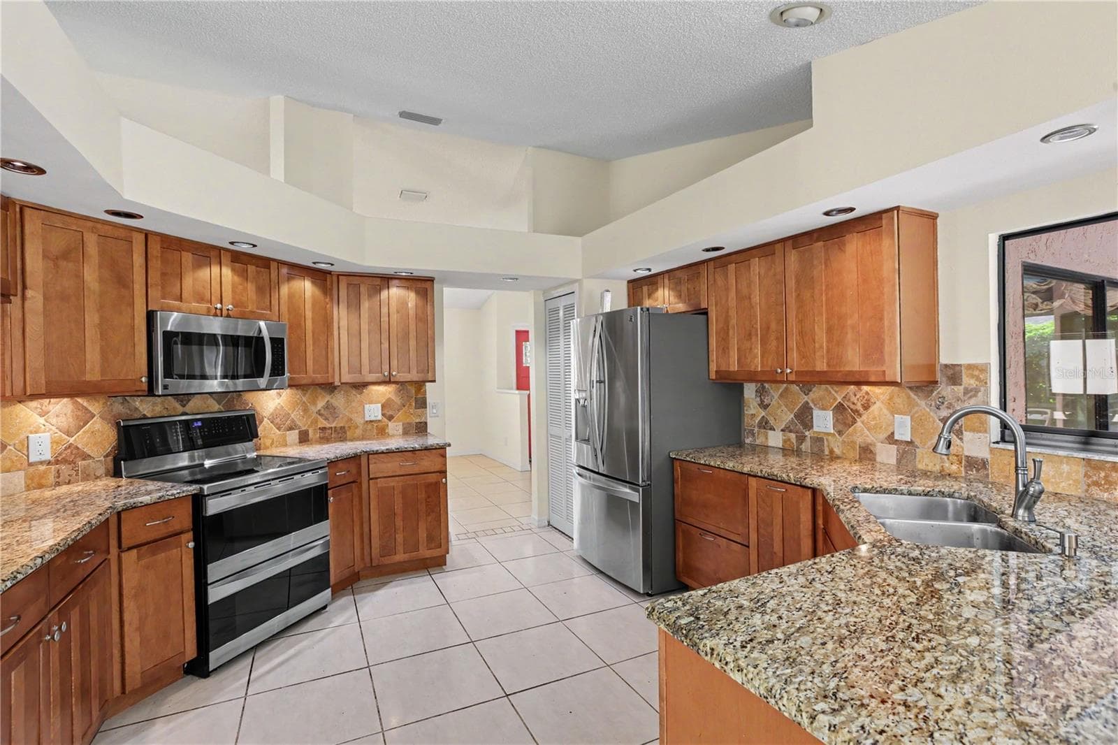 Kitchen - 1703 PADDOCK DR, PLANT CITY