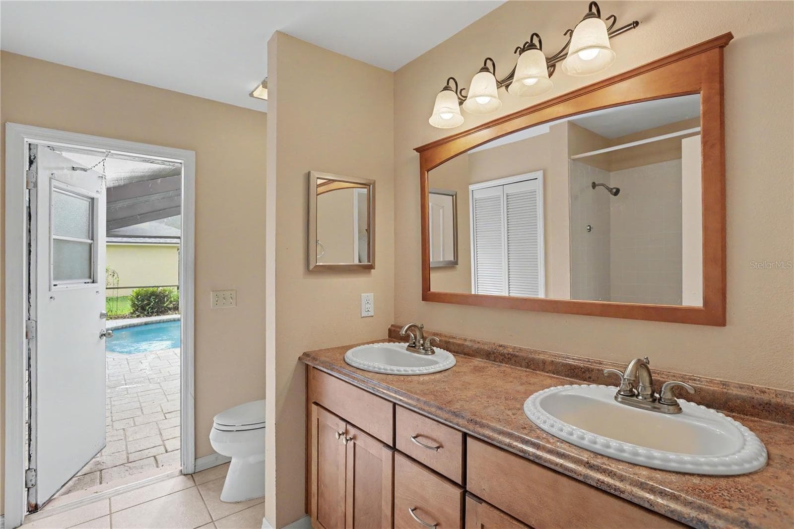 2nd Bath/Pool Bath - 1703 PADDOCK DR, PLANT CITY