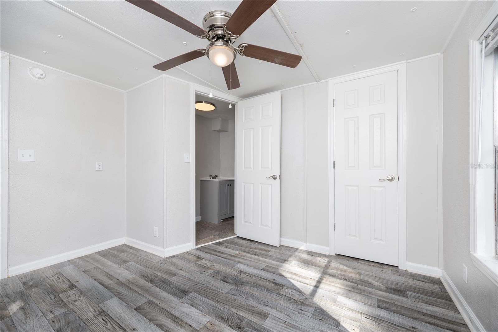 Manufactured Home at 503 5TH ST SW, JASPER, photo 12 of 23
