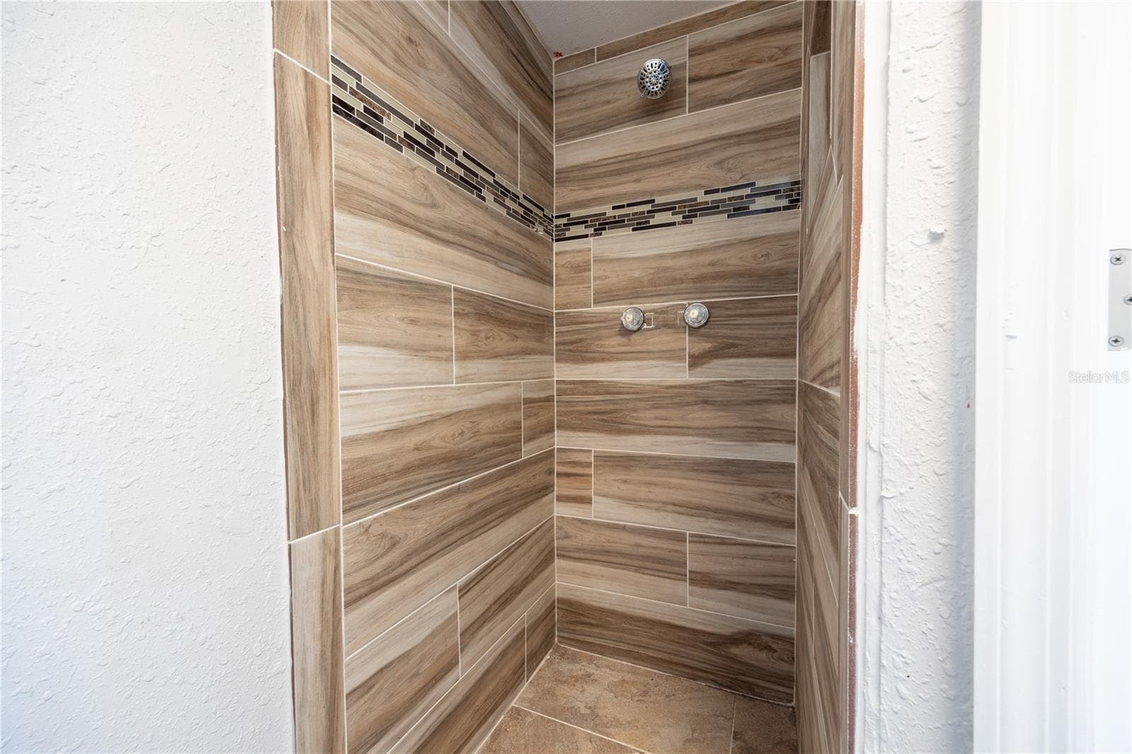 Manufactured Home at 503 5TH ST SW, JASPER, photo 14 of 23