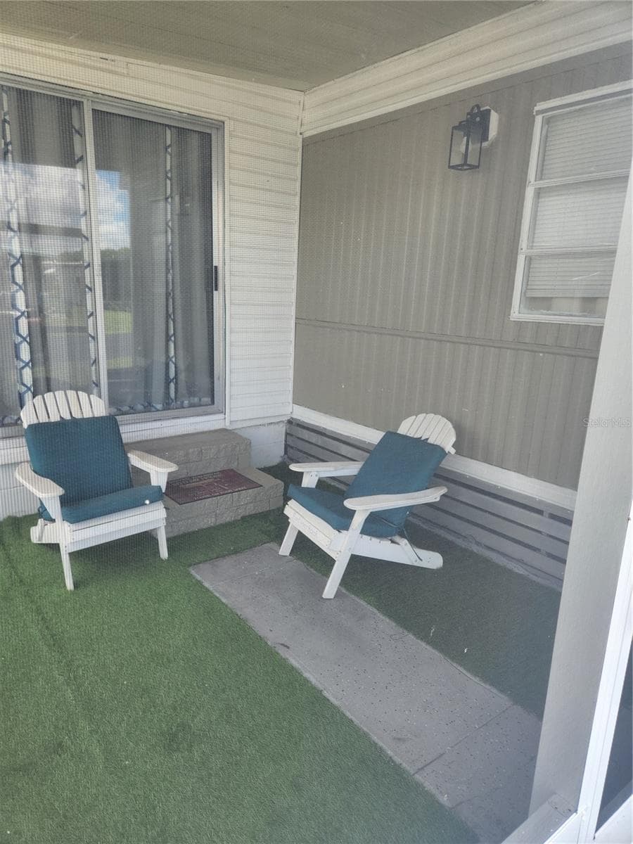 Screened in lanai - BETMAR ACRES, ZEPHYRHILLS