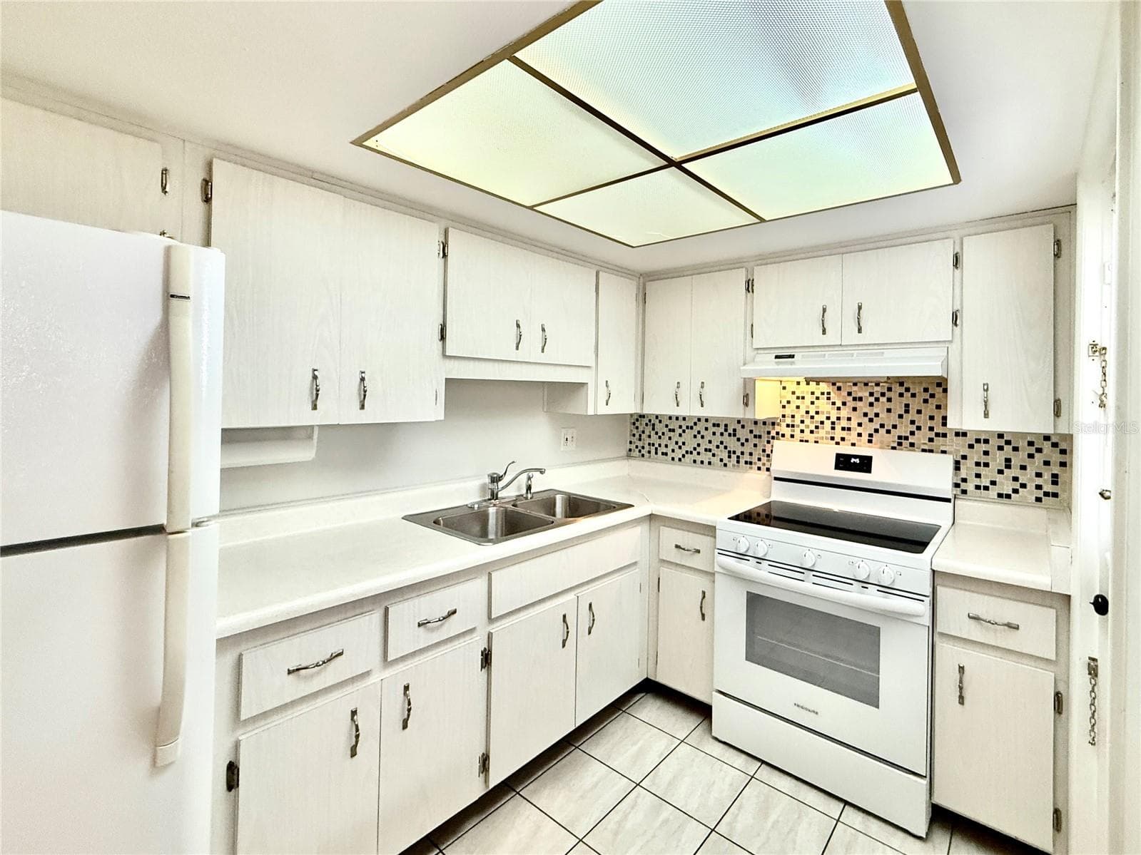Villa at 6105 CORAL WAY, BRADENTON, photo 3 of 22