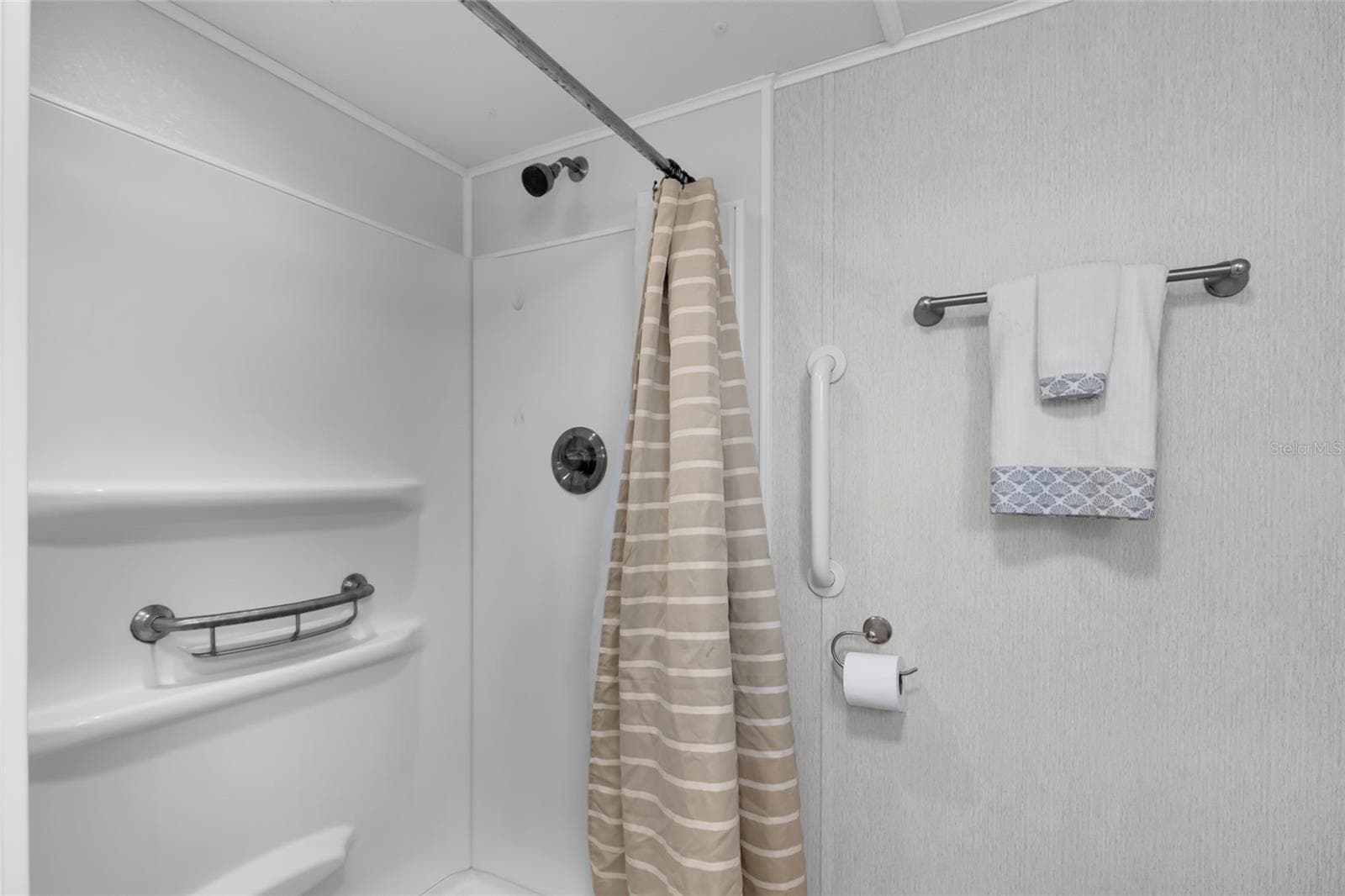Mobile Home at 24631 PALMETTO DR, LEESBURG, photo 18 of 34