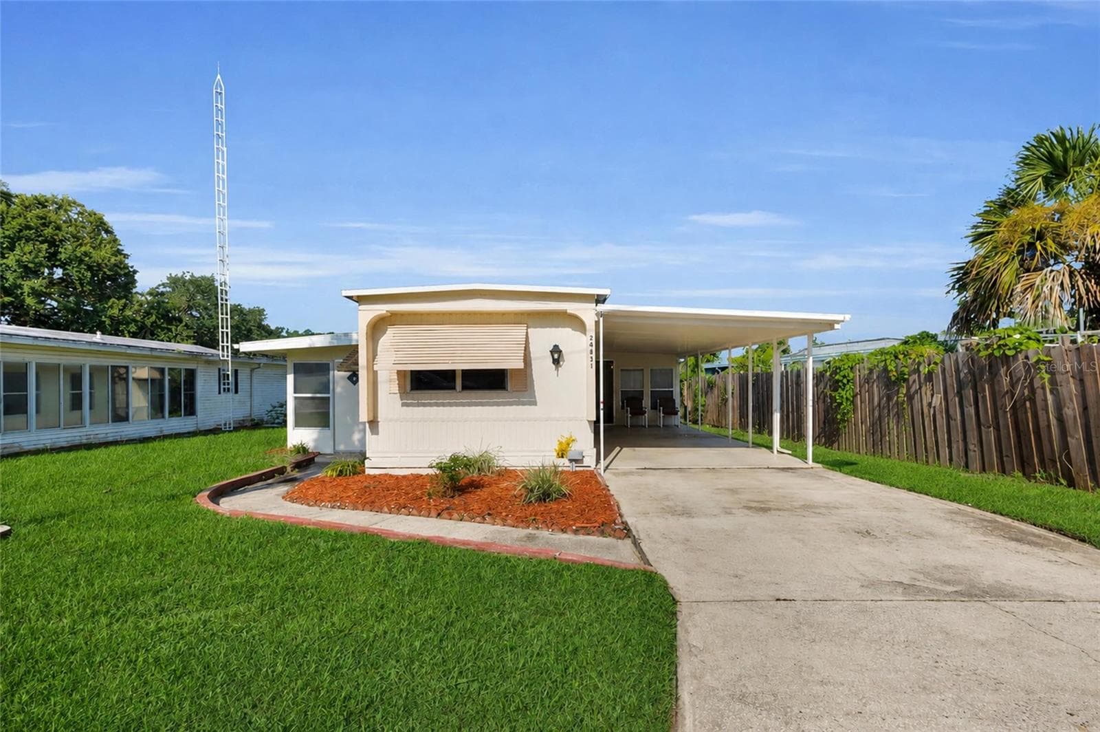 Mobile Home at 24631 PALMETTO DR, LEESBURG, photo 2 of 34