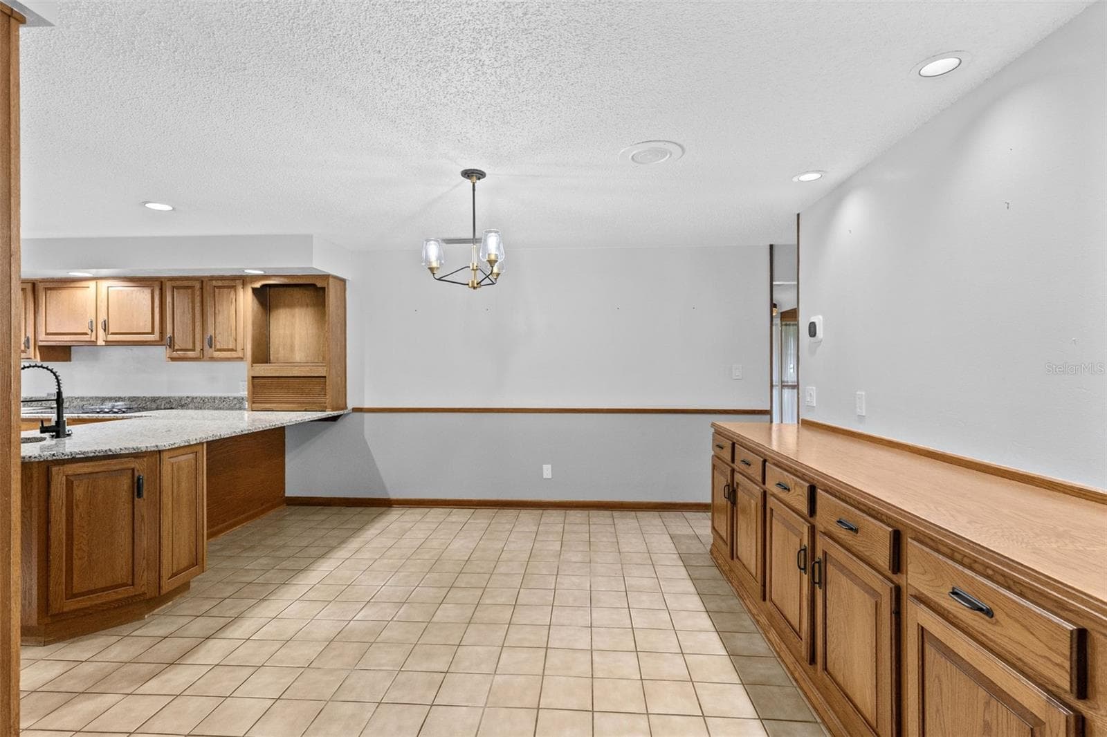 Single Family Residence at 2215 BRADFORD CT, ORLANDO, photo 12 of 36