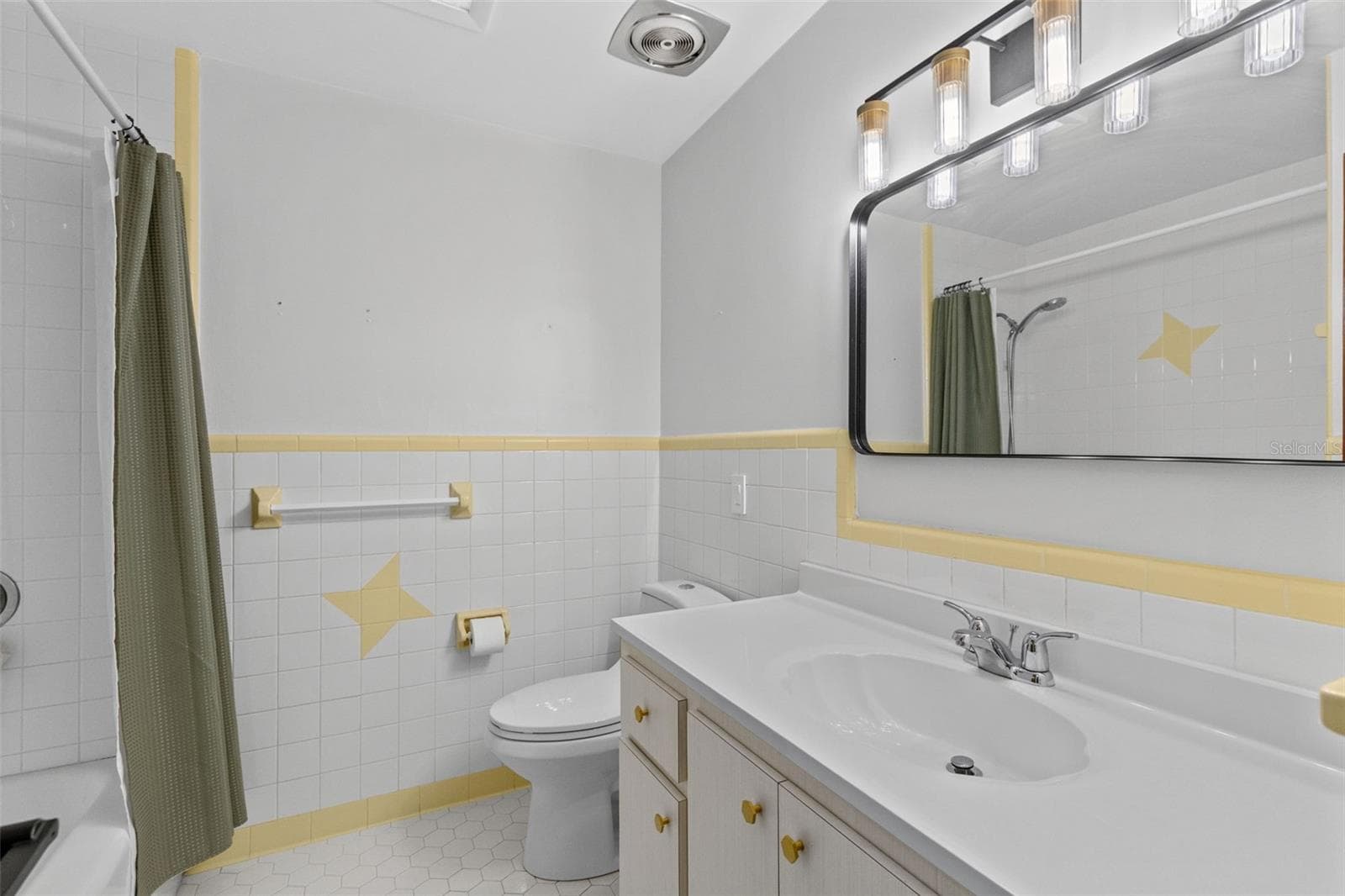 Single Family Residence at 2215 BRADFORD CT, ORLANDO, photo 27 of 36