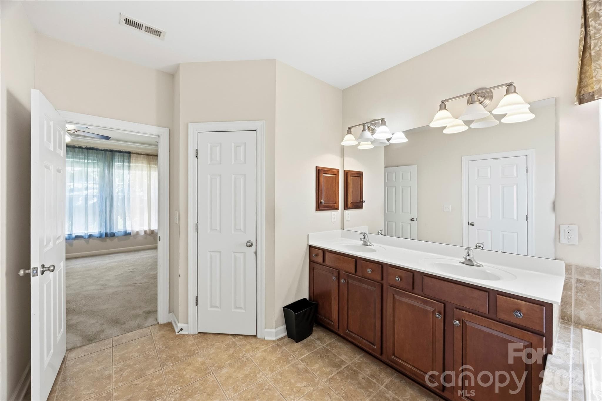 Single Family Residence at 13210 Arbor Day Court, Charlotte, photo 24 of 40