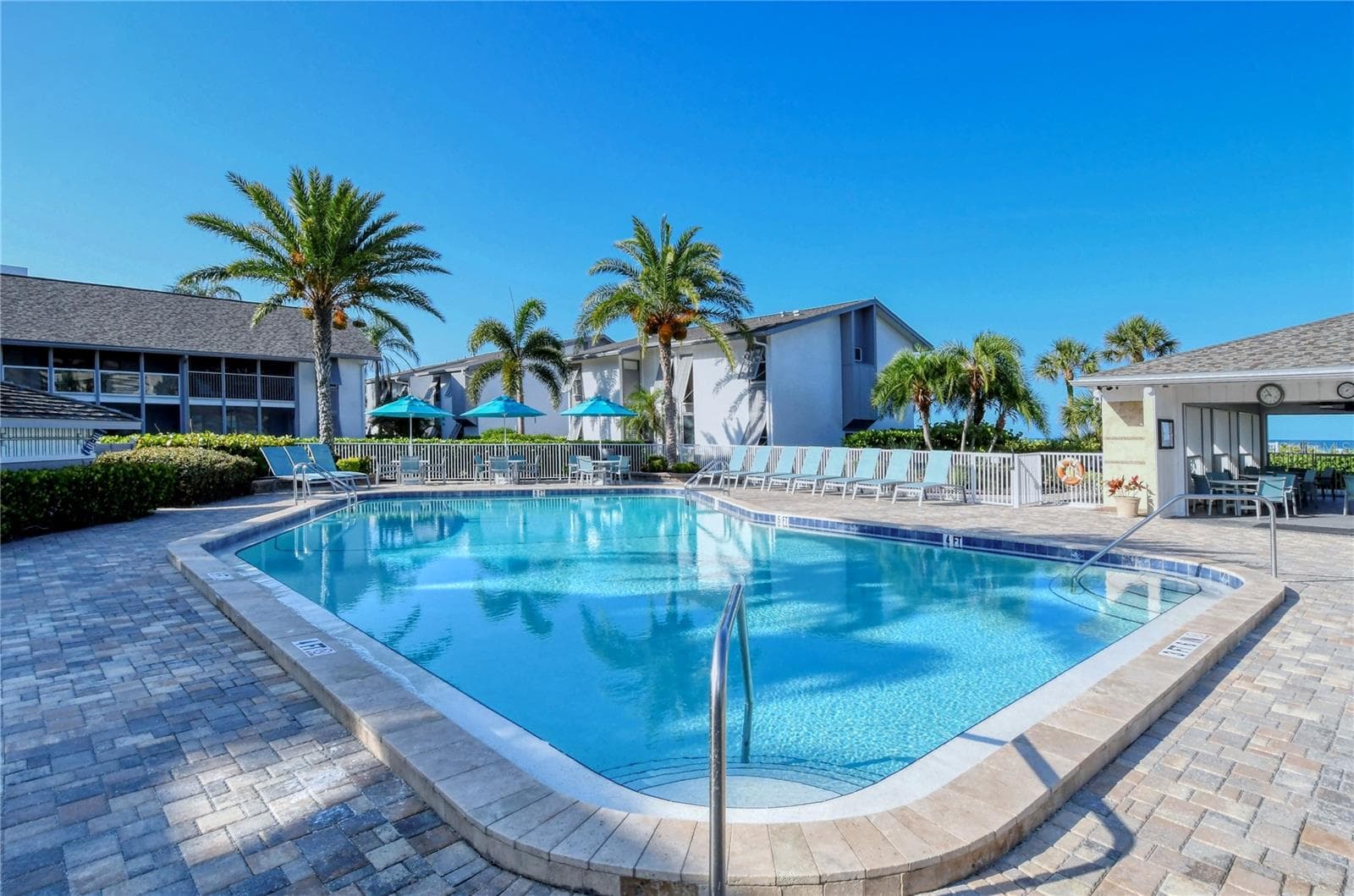 Gulf side heated pool near the beach - 1130 W PEPPERTREE LN #118, SARASOTA