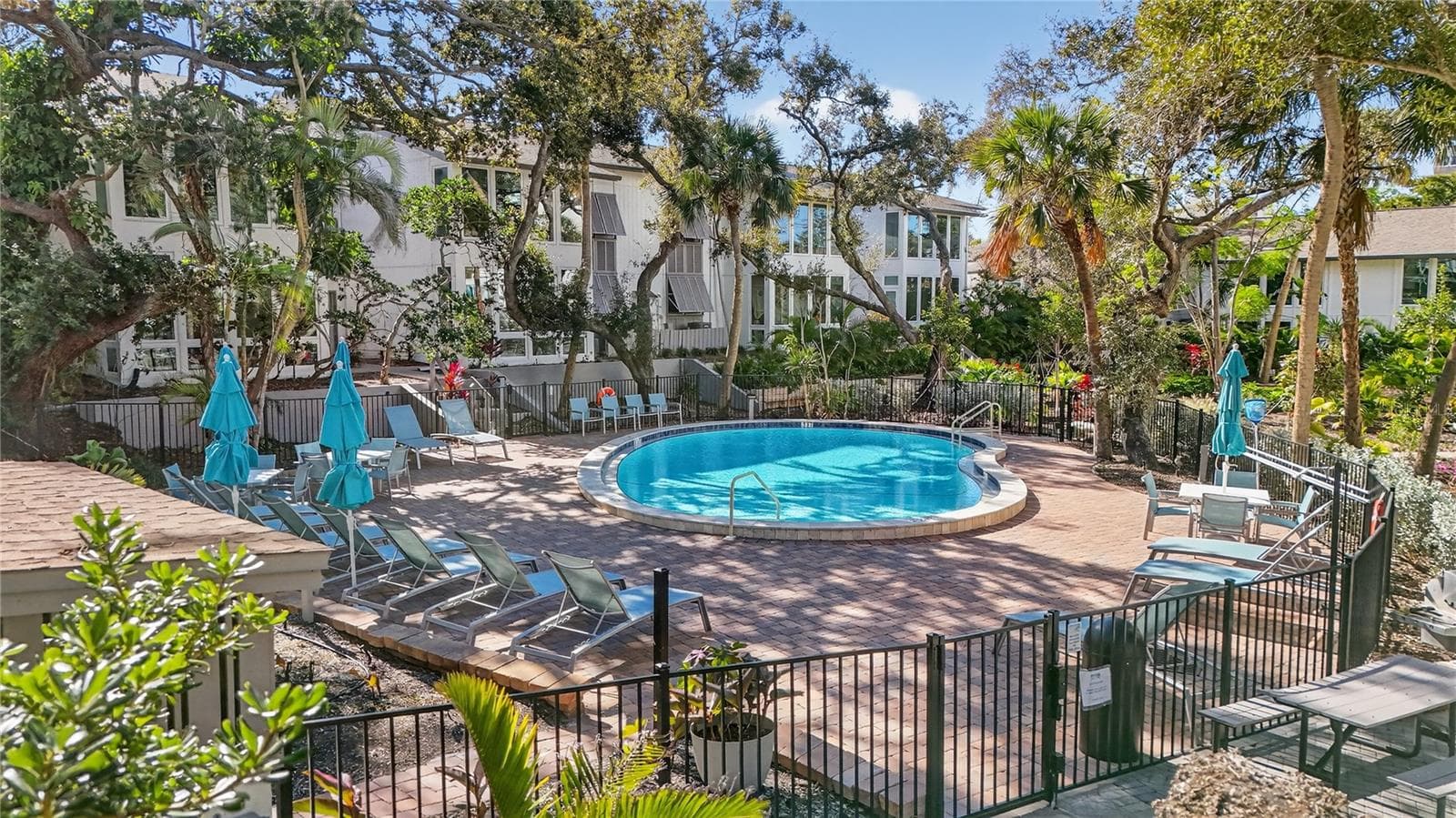 Bayside Pool - 1130 W PEPPERTREE LN #118, SARASOTA