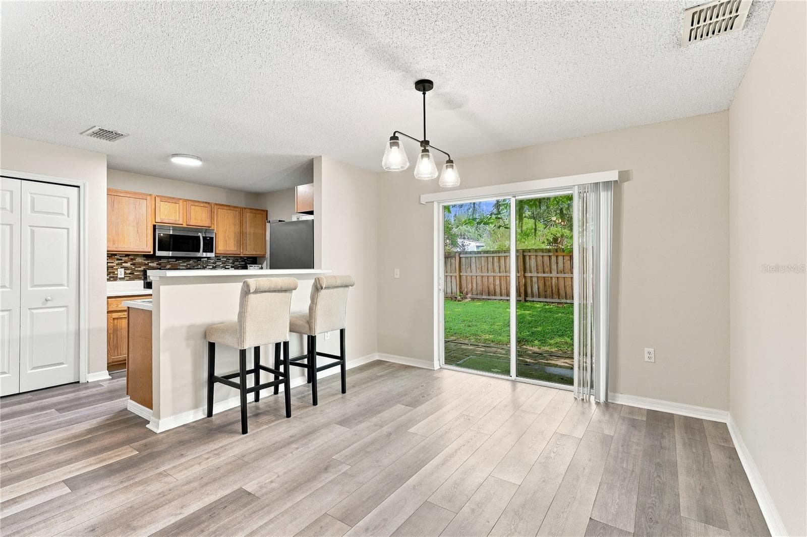 Townhouse at 9912 ASHBURN LAKE DR, TAMPA, photo 4 of 22