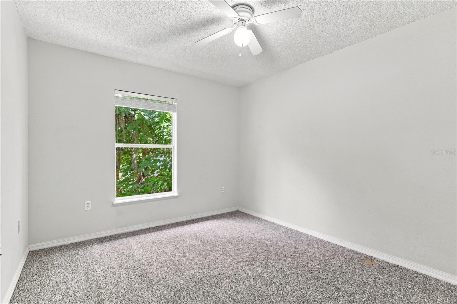 Townhouse at 9912 ASHBURN LAKE DR, TAMPA, photo 13 of 22