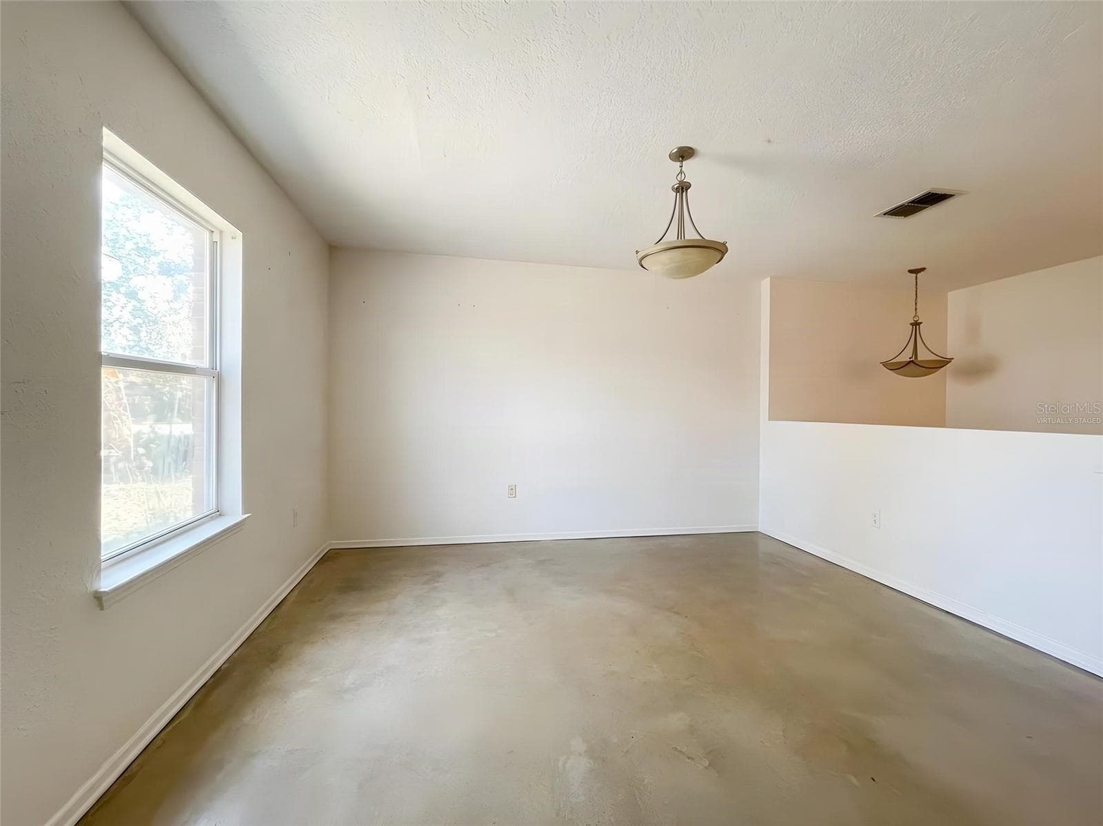 Virtually Staged - 122 FLATFISH CT, POINCIANA