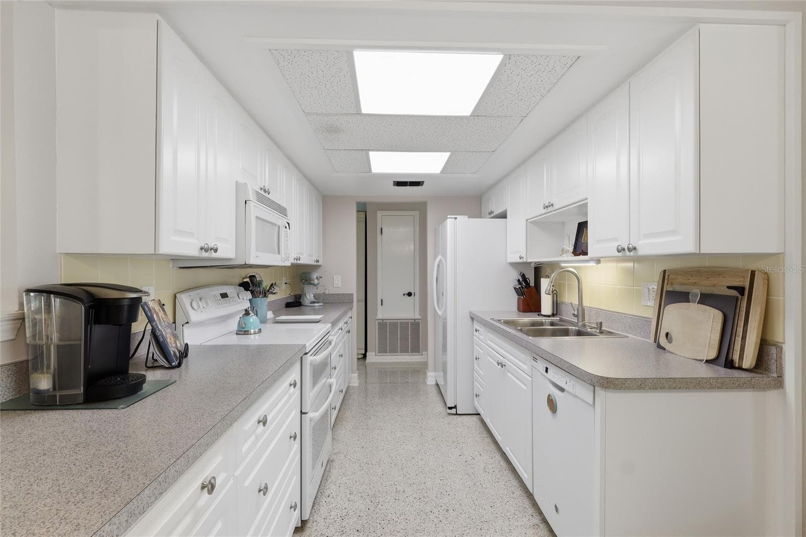 Single Family Residence at 8403 S FLINTROCK CT, TAMPA, photo 12 of 43